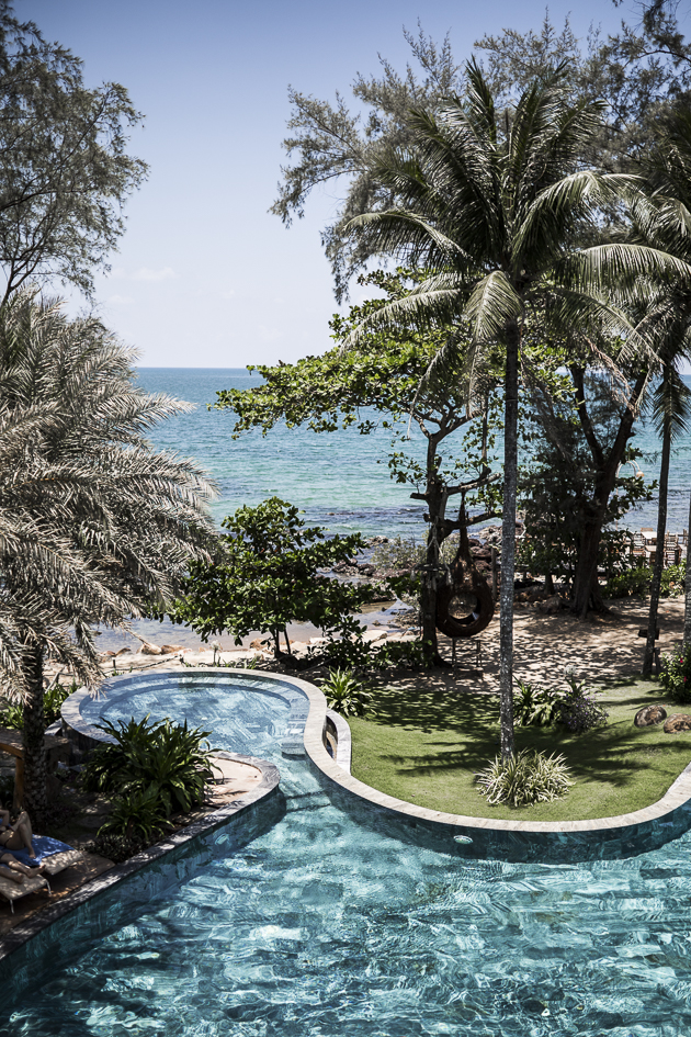 Vue sur la piscine de l'hôtel à Phu Quoc