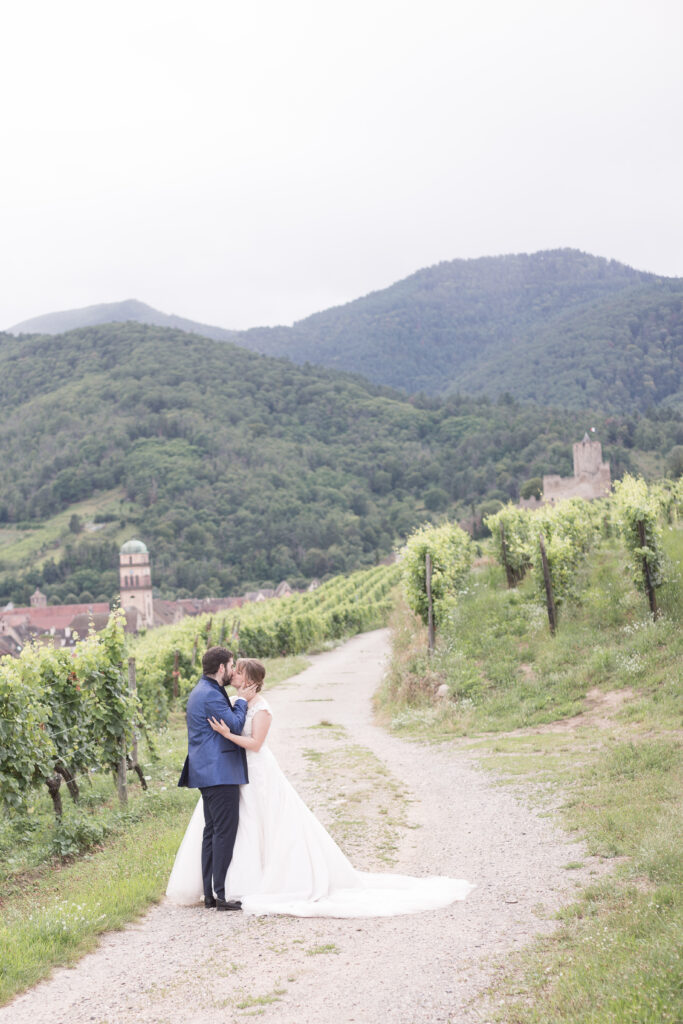 La vallée de Kayserberg avec les mariés et les vignes